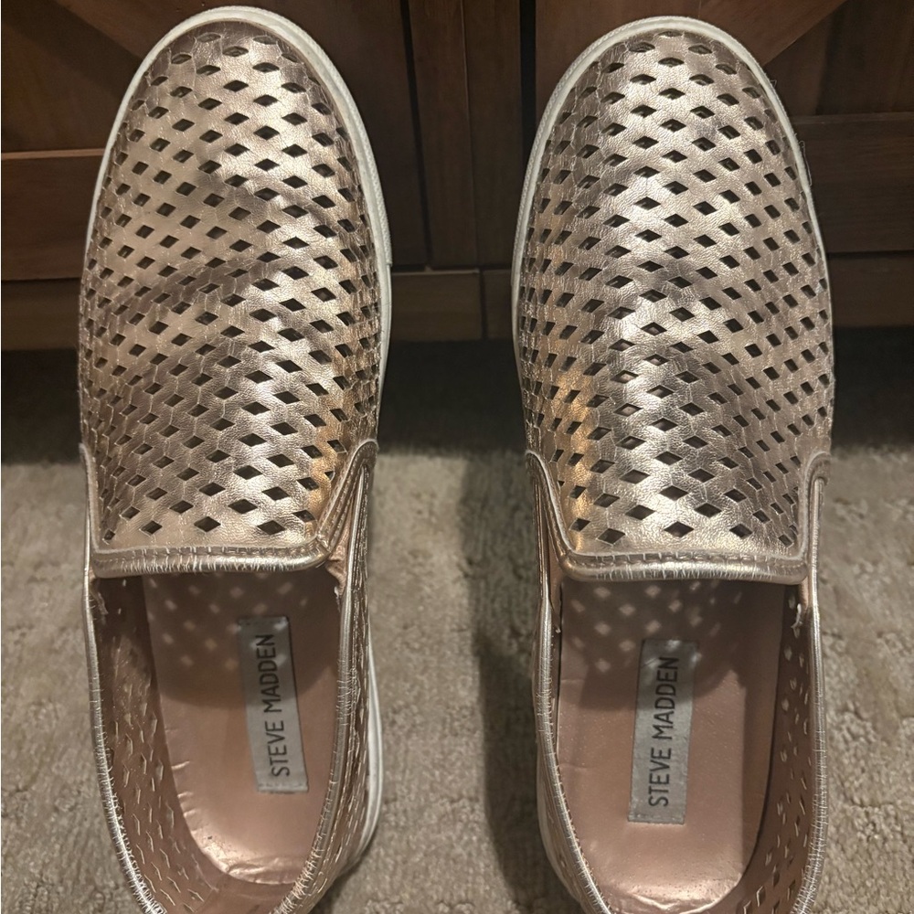 Steve Madden Women's rose gold Metallic Slip-On Sneakers